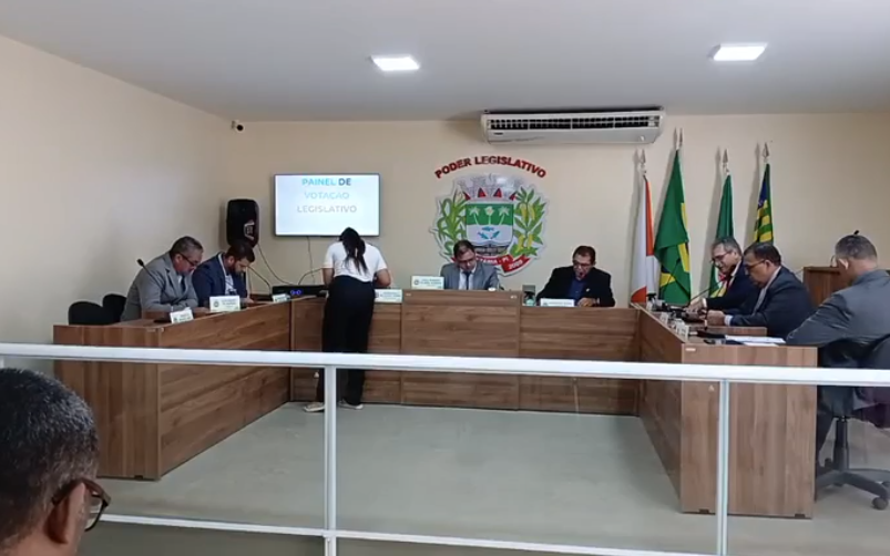 Vereadores de Nazária discutem abastecimento de água, gestão municipal e aprovam revisão salarial de cargos comissionados